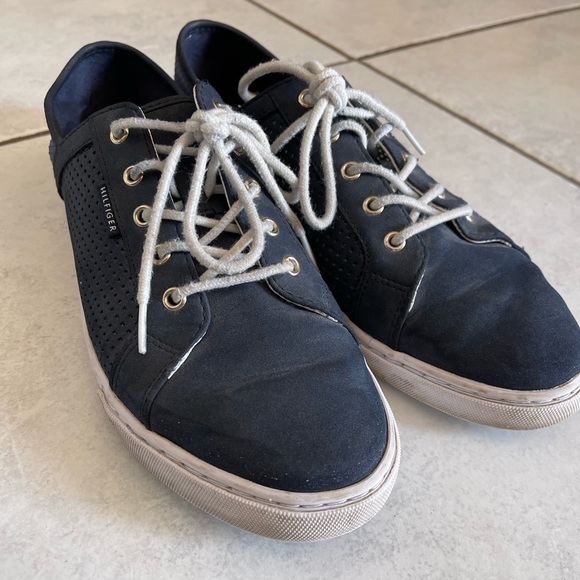 Tommy Hilfiger Navy Perforated Sneaker size 10 - Picture 2 of 6